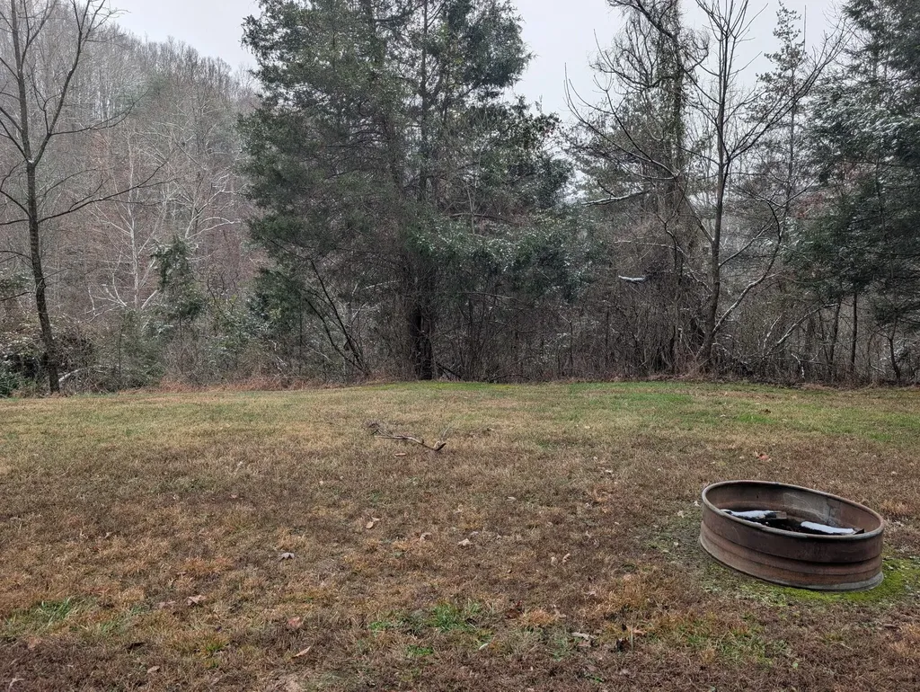 1 Maloney Road Campton KY 41301