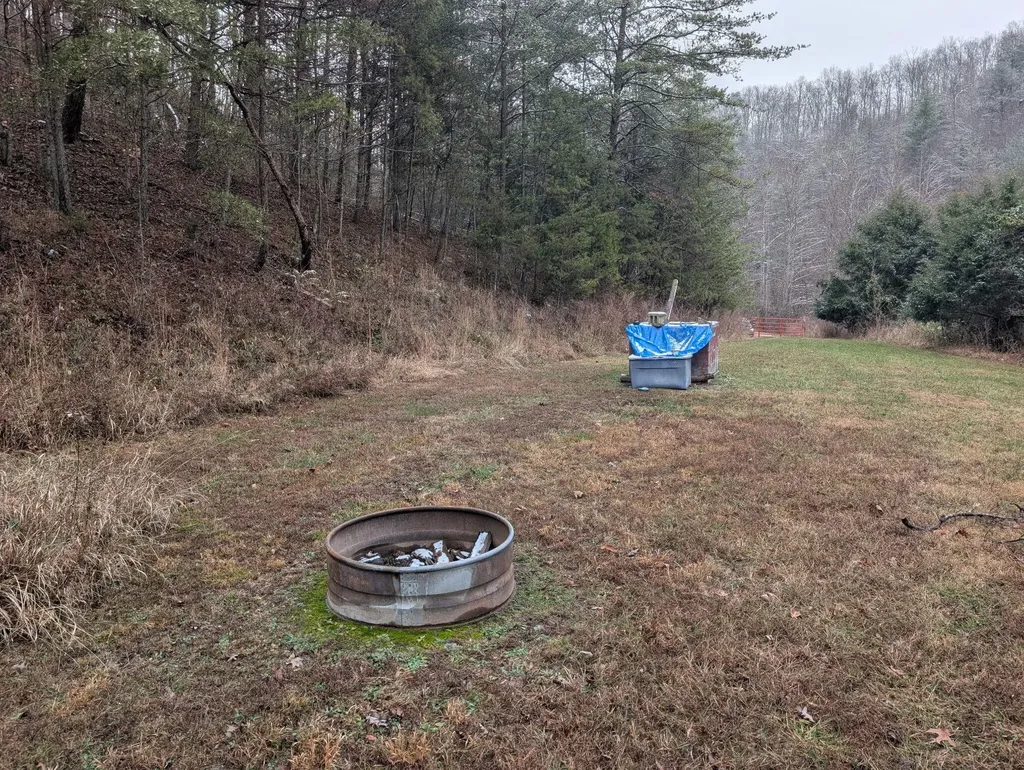 1 Maloney Road Campton KY 41301