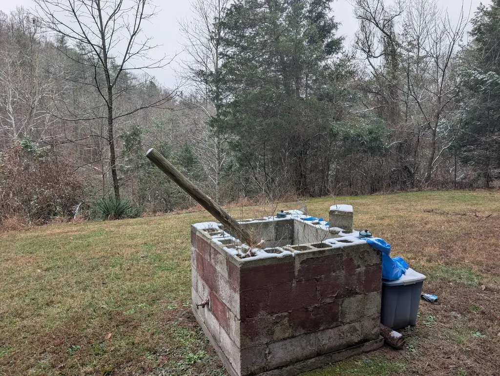1 Maloney Road Campton KY 41301