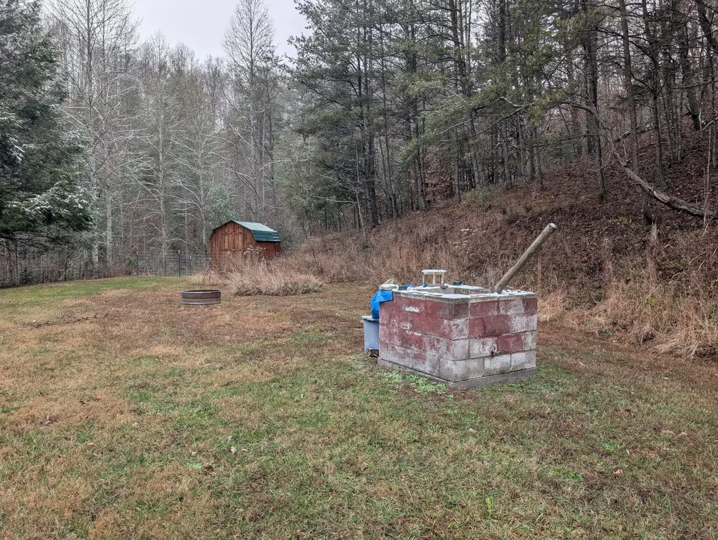 1 Maloney Road Campton KY 41301