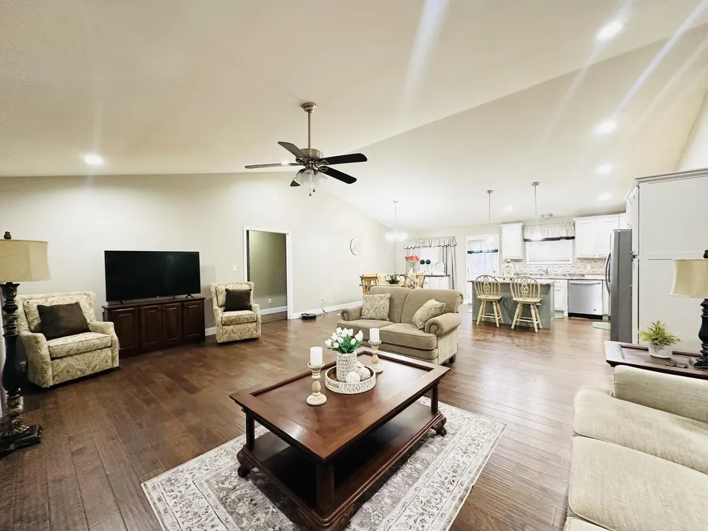 2209 Rooks Branch Road Keavy KY 40737