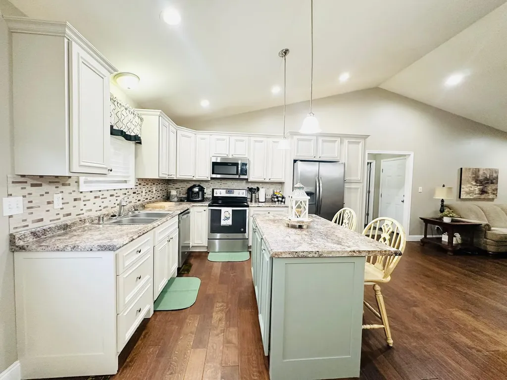2209 Rooks Branch Road Keavy KY 40737