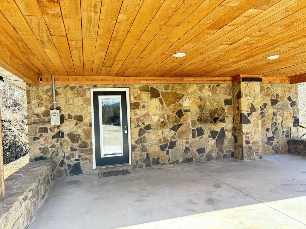 8209 Ky-11 Green Road KY 40946