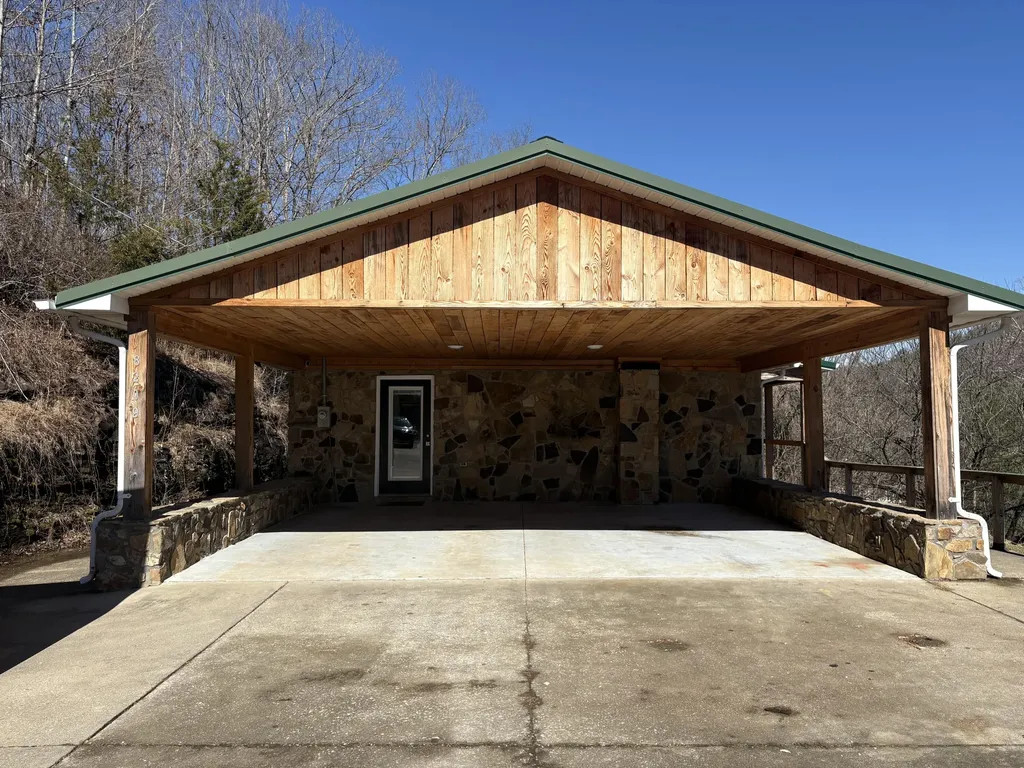 8209 Ky-11 Green Road KY 40946