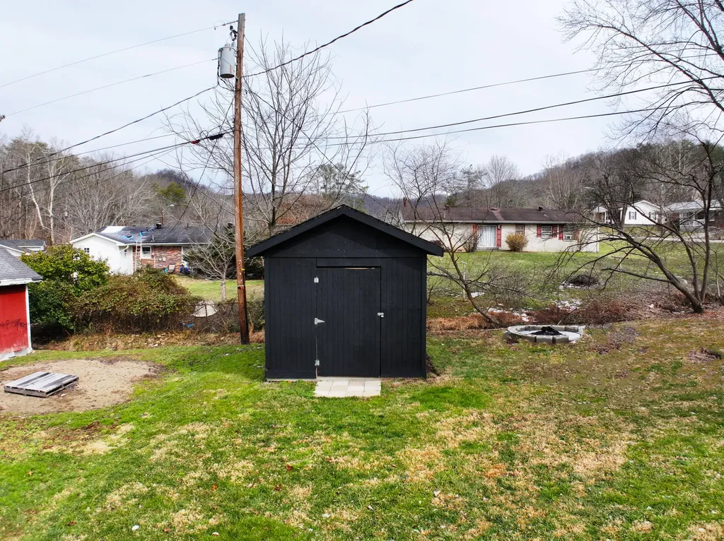 201 Scott Court Irvine KY 40336