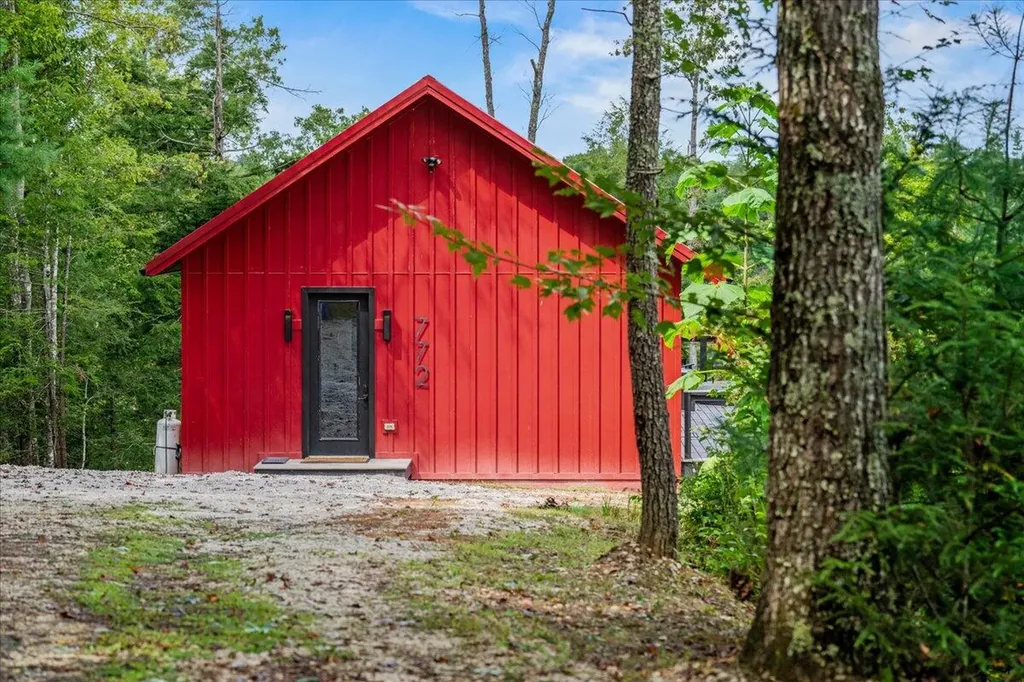 772 Chestnut Log Branch Road Campton KY 41301