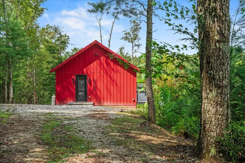 772 Chestnut Log Branch Road Campton KY 41301