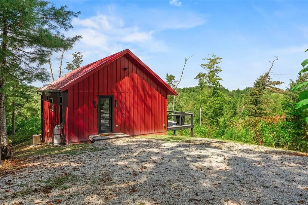 772 Chestnut Log Branch Road Campton KY 41301