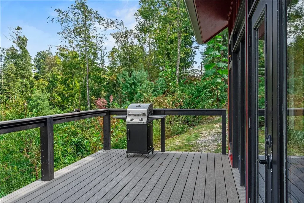 772 Chestnut Log Branch Road Campton KY 41301
