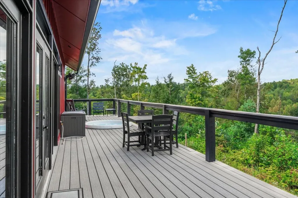 772 Chestnut Log Branch Road Campton KY 41301