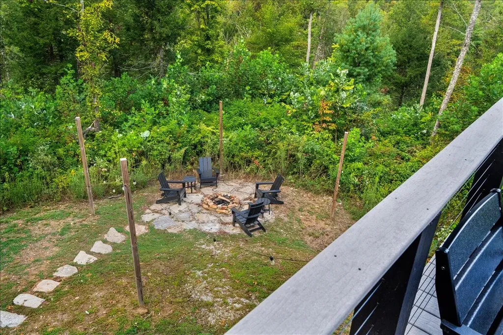 772 Chestnut Log Branch Road Campton KY 41301