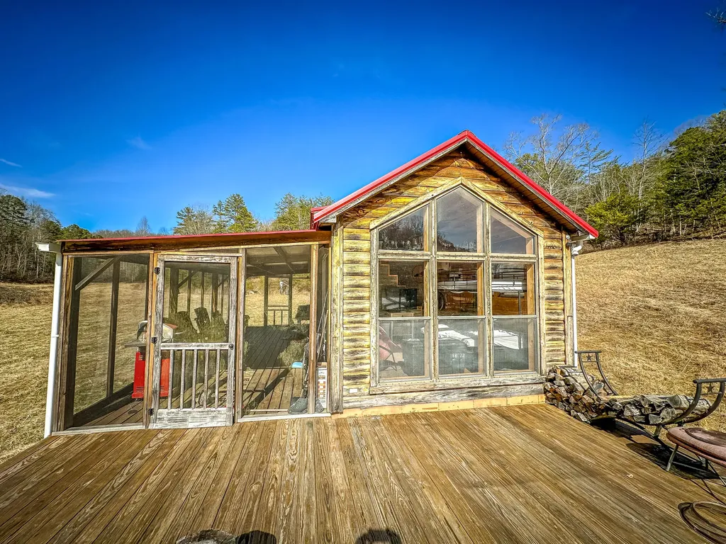 851 Smith Road Annville KY 40402