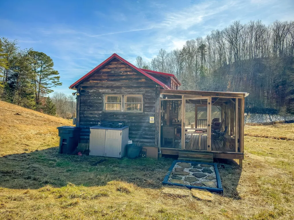 851 Smith Road Annville KY 40402
