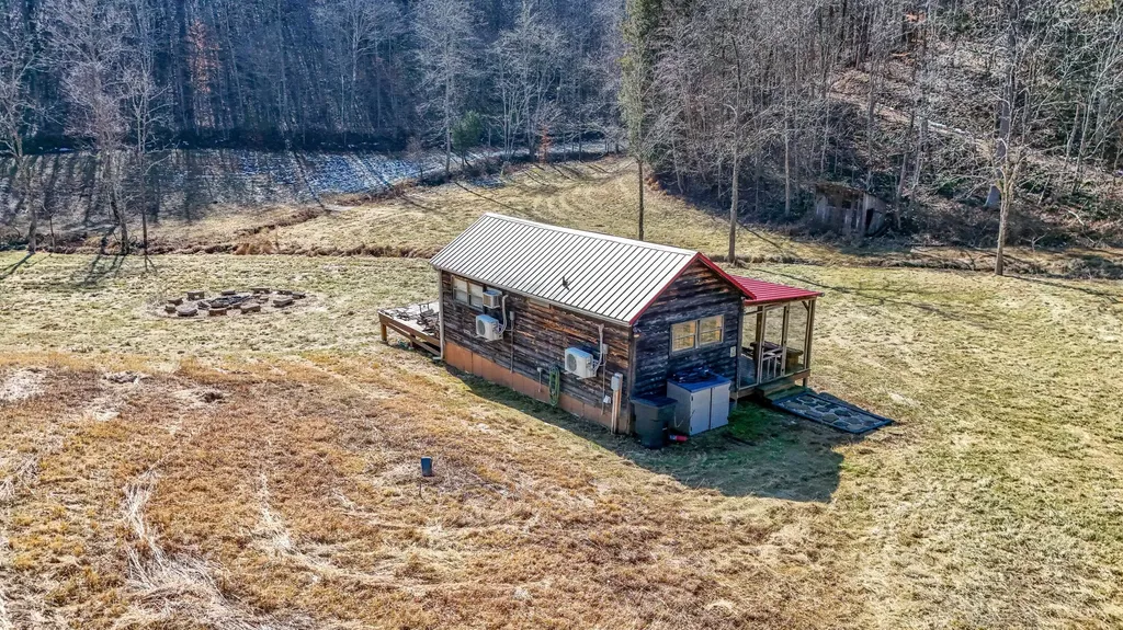 851 Smith Road Annville KY 40402
