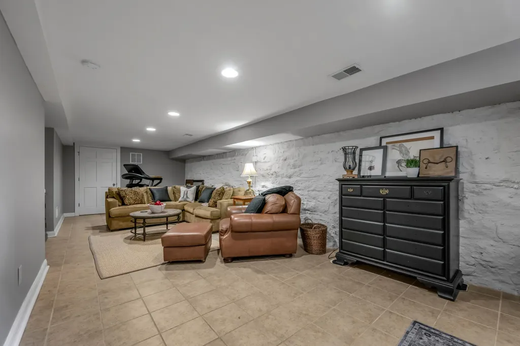 325 Kingsway Drive Lexington KY 40502