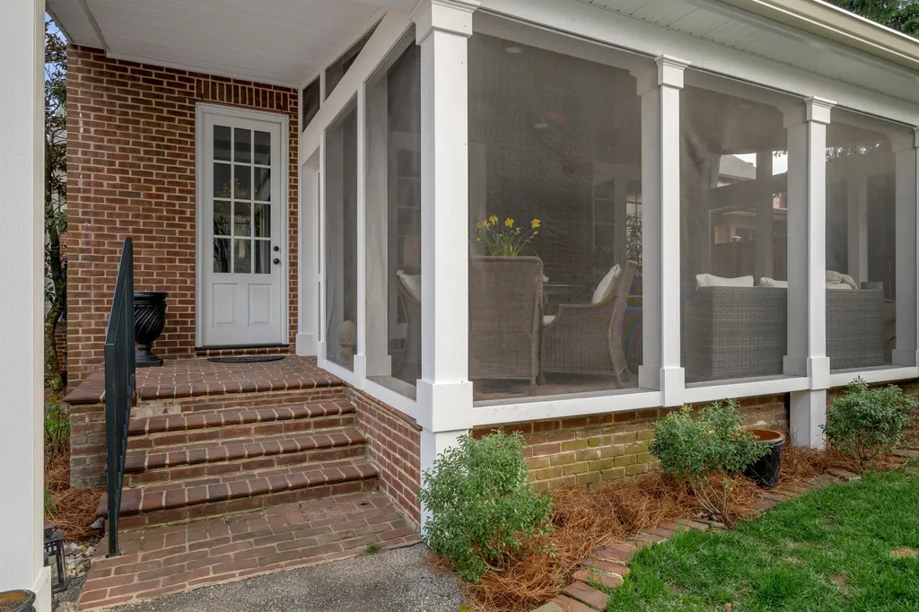 325 Kingsway Drive Lexington KY 40502