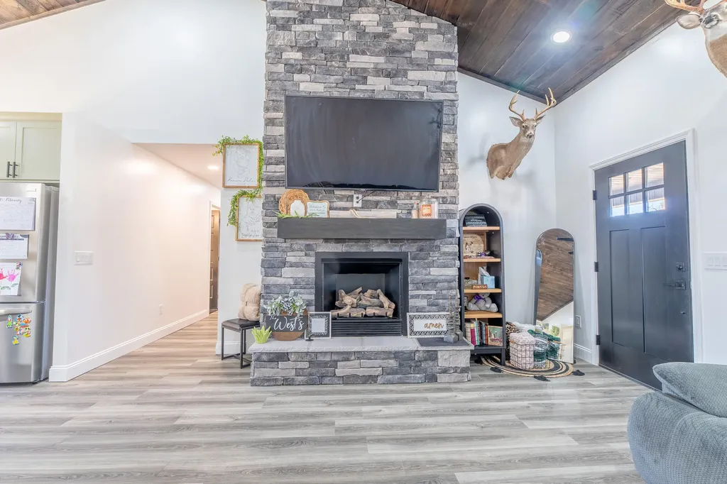 2009 East Williamsburg Street Whitley City KY 42653