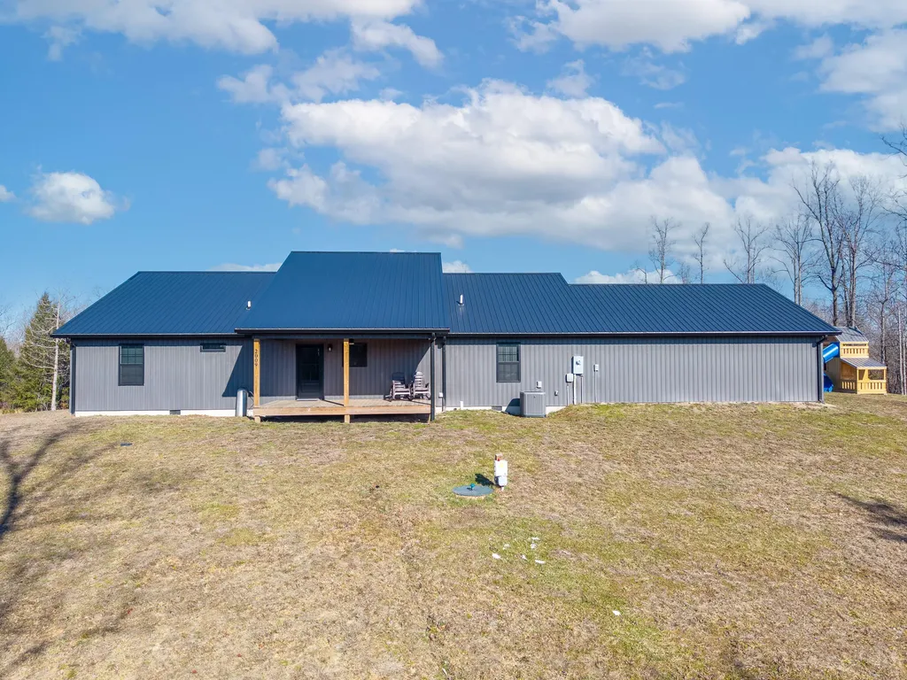 2009 East Williamsburg Street Whitley City KY 42653