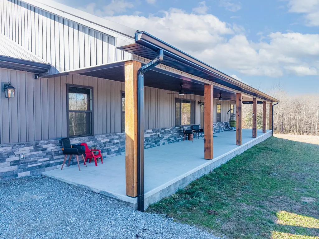 2009 East Williamsburg Street Whitley City KY 42653