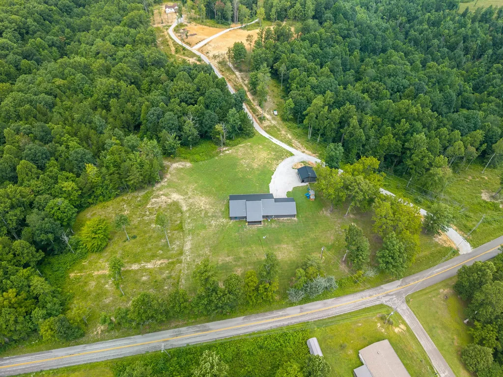 2009 East Williamsburg Street Whitley City KY 42653