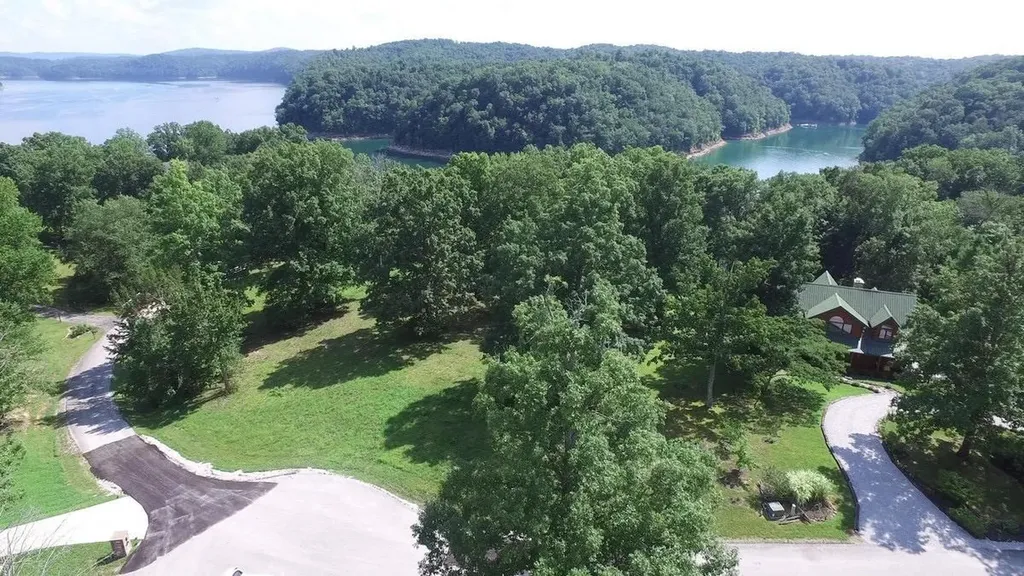 29 Hickory Point Drive Monticello KY 42633