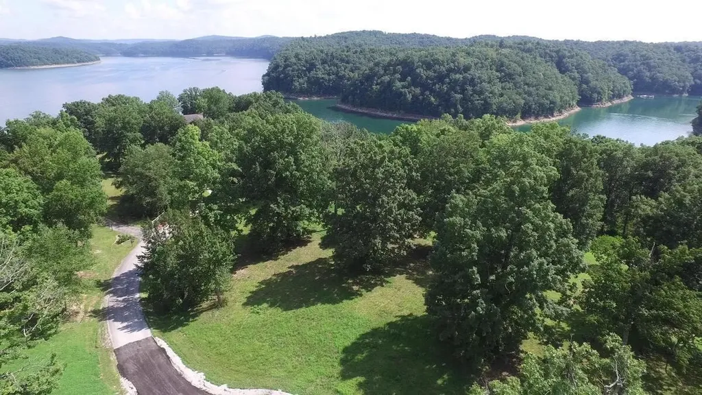 29 Hickory Point Drive Monticello KY 42633