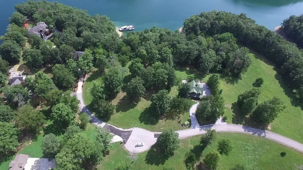 29 Hickory Point Drive Monticello KY 42633