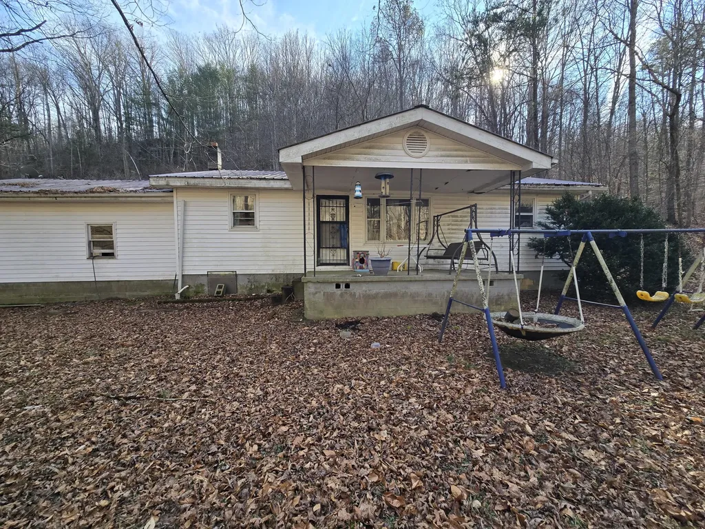 60 Dorothy Lane Hyden KY 41749