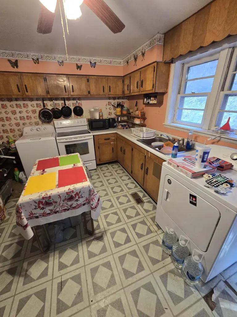 60 Dorothy Lane Hyden KY 41749