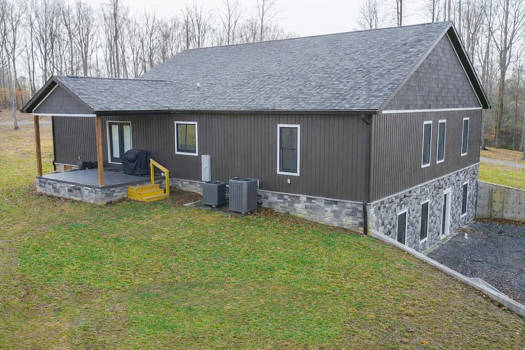 226 W Wilson Road Russell Springs KY 42642