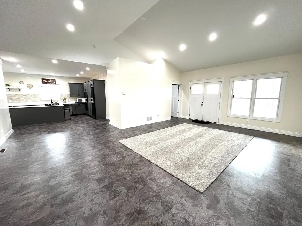 226 W Wilson Road Russell Springs KY 42642