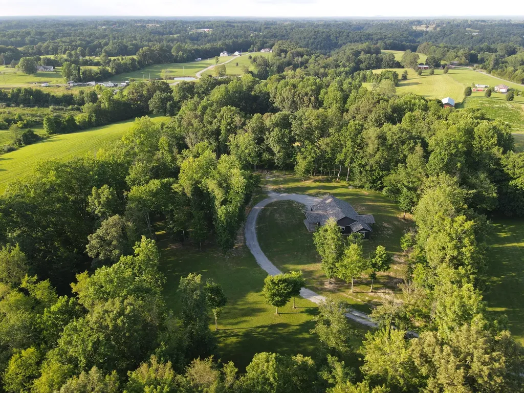 226 W Wilson Road Russell Springs KY 42642