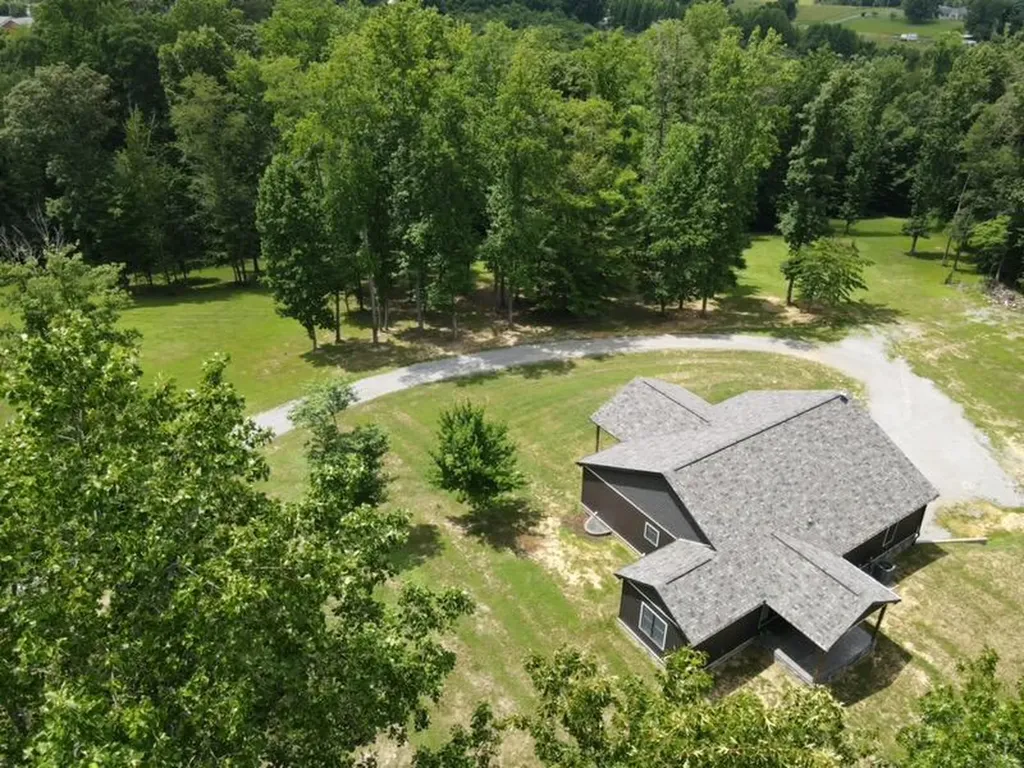 226 W Wilson Road Russell Springs KY 42642