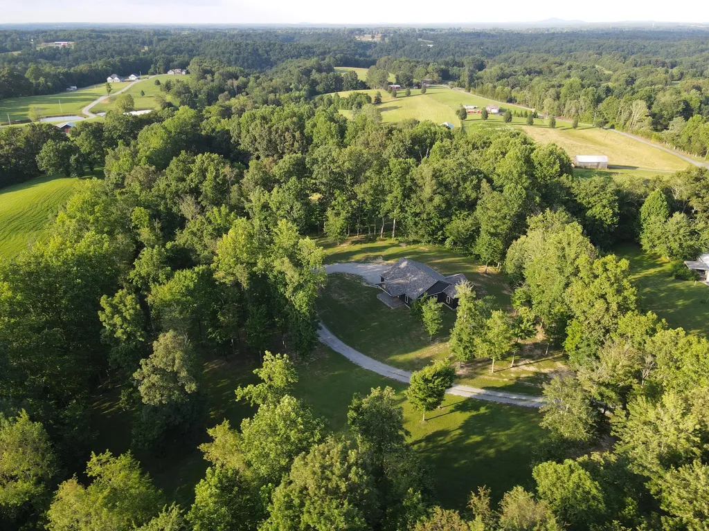 226 W Wilson Road Russell Springs KY 42642