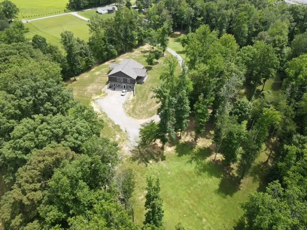 226 W Wilson Road Russell Springs KY 42642