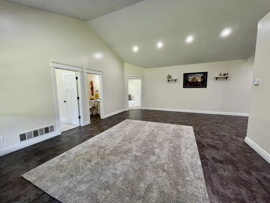 226 W Wilson Road Russell Springs KY 42642