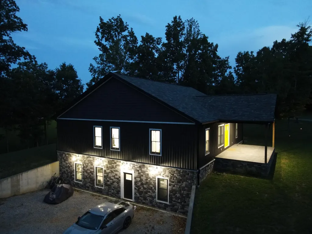 226 W Wilson Road Russell Springs KY 42642