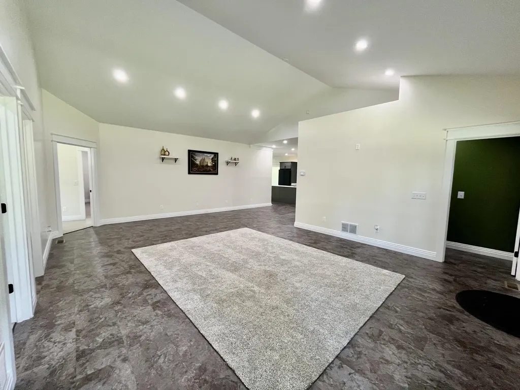 226 W Wilson Road Russell Springs KY 42642