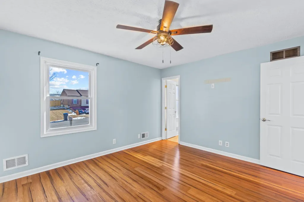 8010 Northern Spy Drive Louisville KY 40228