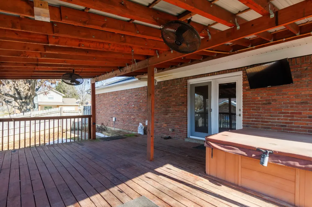 8010 Northern Spy Drive Louisville KY 40228