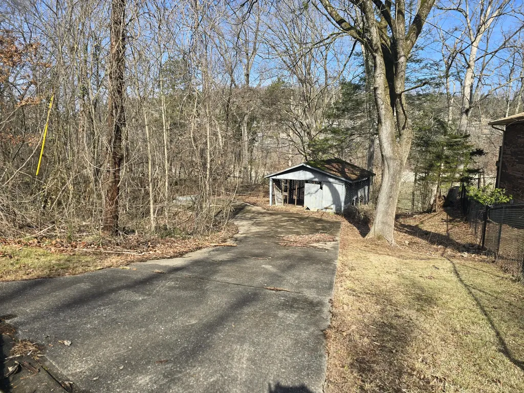 386 E Lakeshore Drive Burnside KY 42519