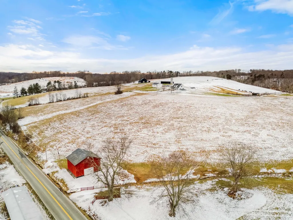 9999 Anna Moore Road Annville KY 40402