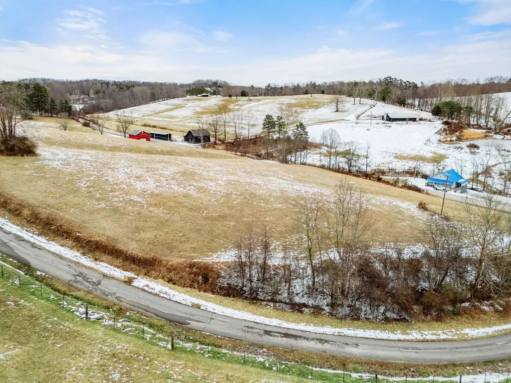 9999 Anna Moore Road Annville KY 40402