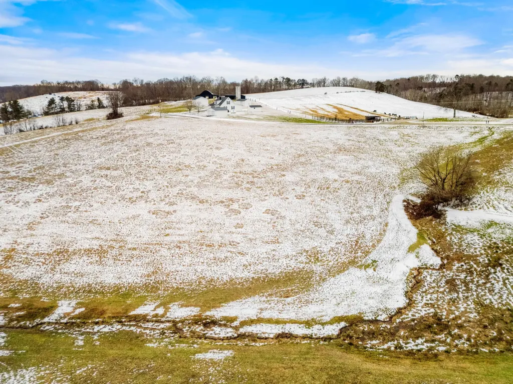 9999 Anna Moore Road Annville KY 40402