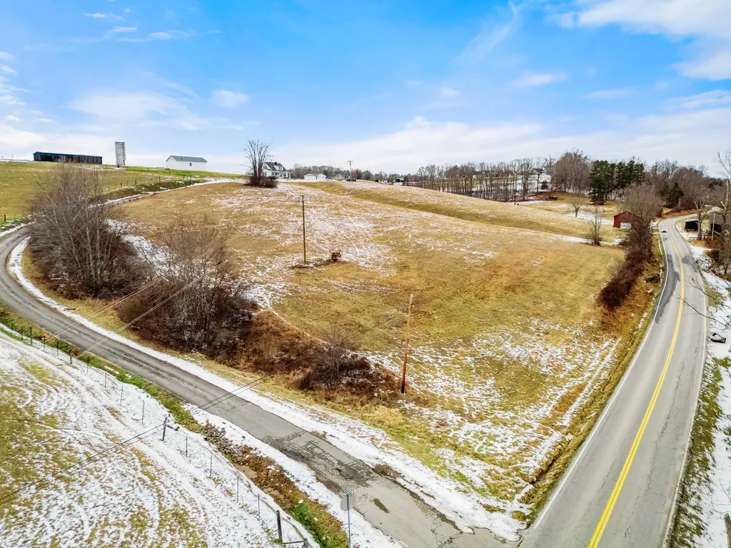 9999 Anna Moore Road Annville KY 40402
