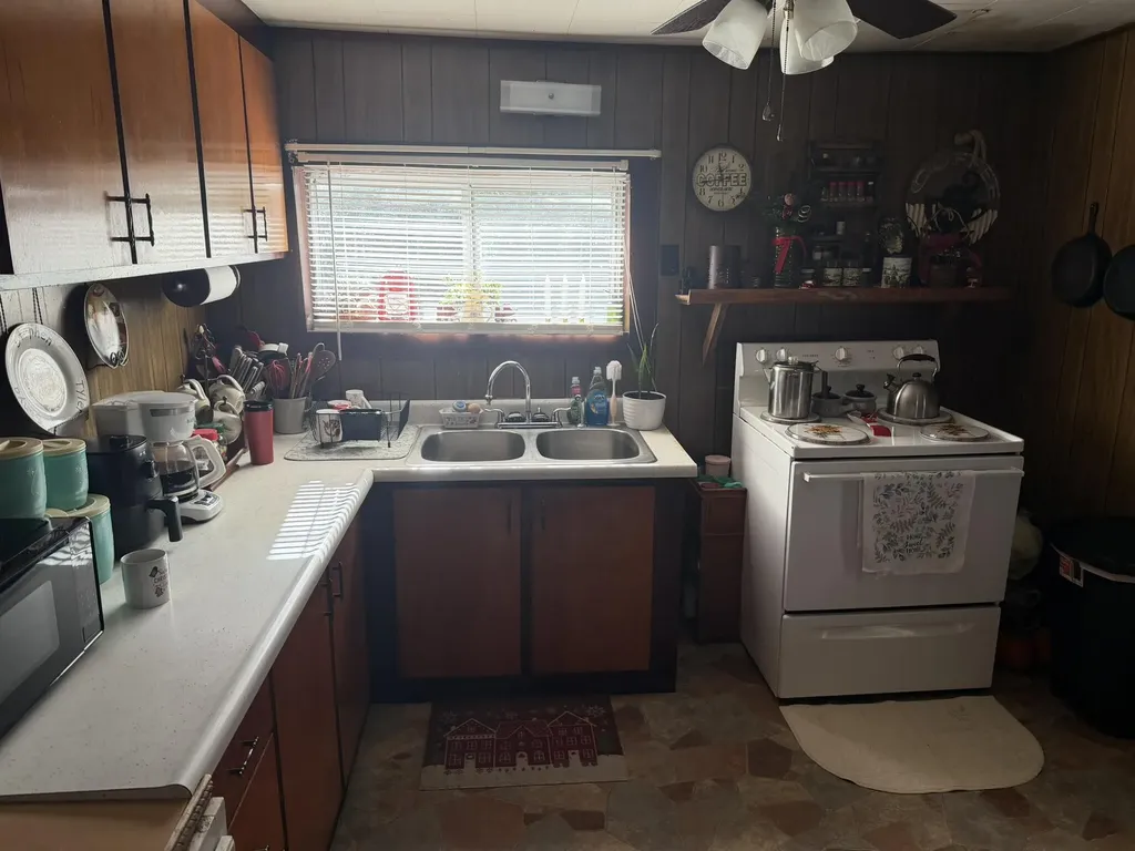 91 Quinton Callahan Road Booneville KY 41314
