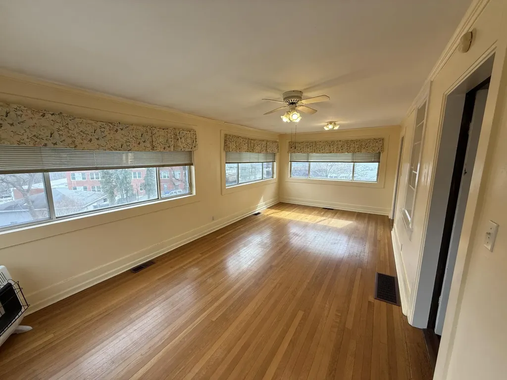 672 Higgins Avenue Paris KY 40361