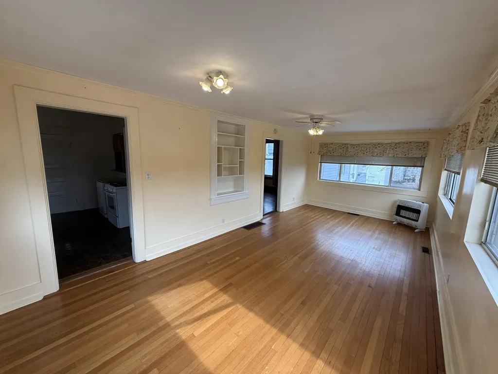 672 Higgins Avenue Paris KY 40361