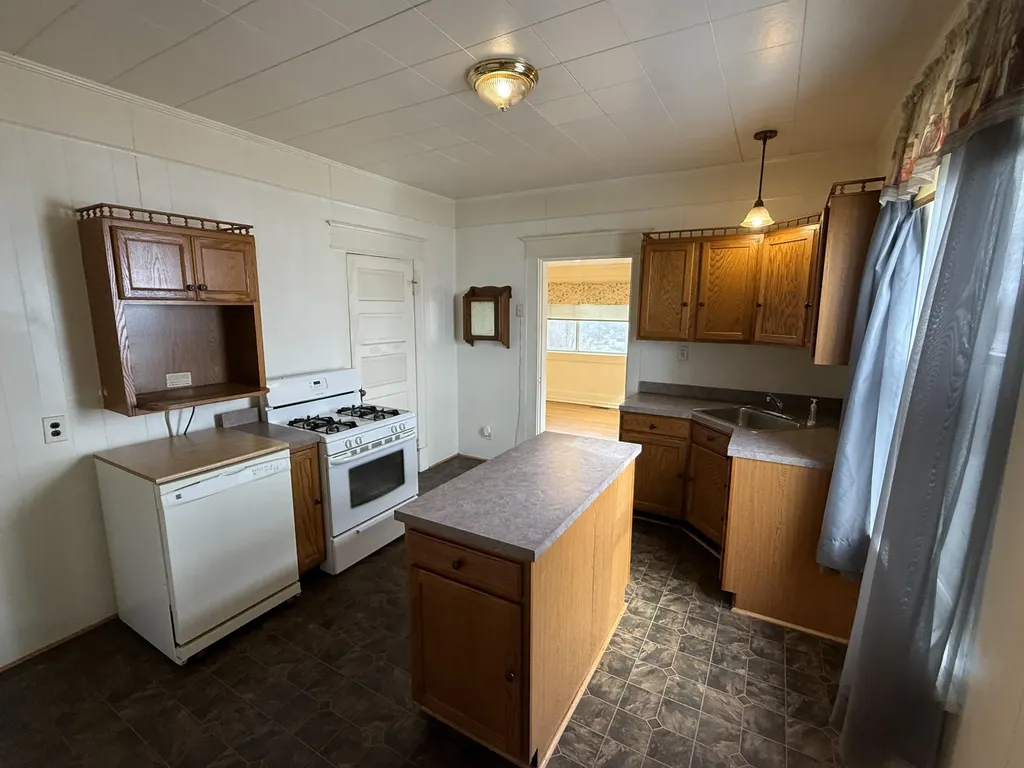 672 Higgins Avenue Paris KY 40361
