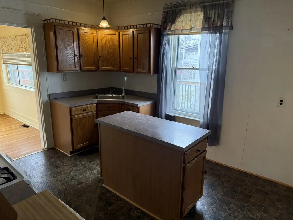 672 Higgins Avenue Paris KY 40361
